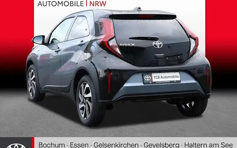 Neu Toyota Aygo X 72 PS (52 kW) 2026 Grau SUV
