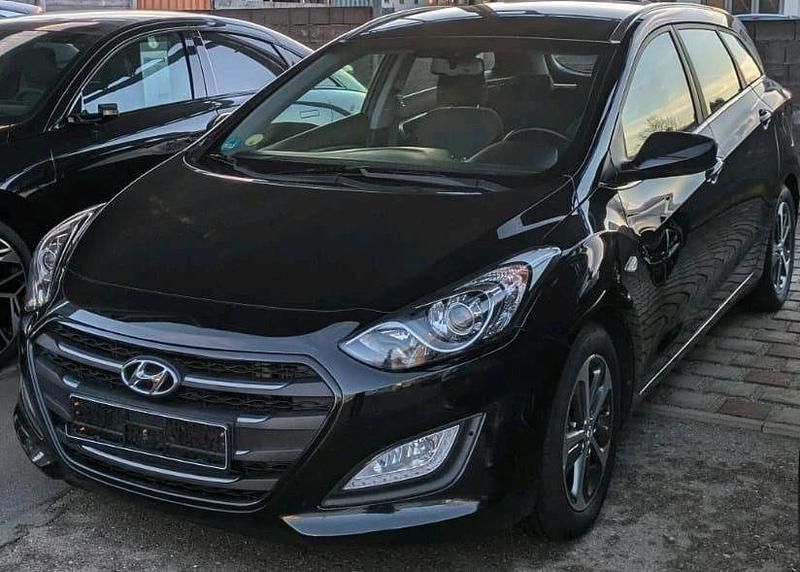 Schwarz Gebraucht 2015 Hyundai i30 Kombi | 8.999 € (Fairer Preis) - Bild 1/1