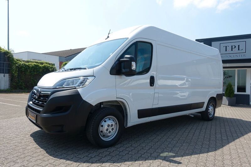 Weiß Gebraucht 2023 Opel Movano Edition Van | 21.950 € (Superpreis) - Bild 1/4
