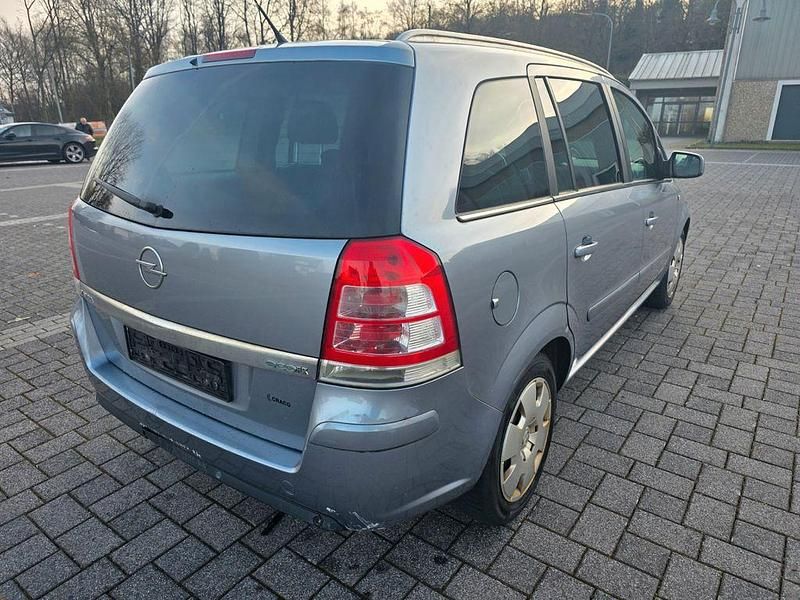 Gebraucht Opel Zafira Design Edition 116 PS (85 kW) 2011 Silber Van / Kleinbus