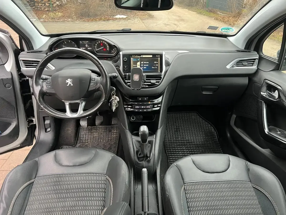 Gebraucht Peugeot 208 92 PS (67 kW) 2013 Silber Kleinwagen