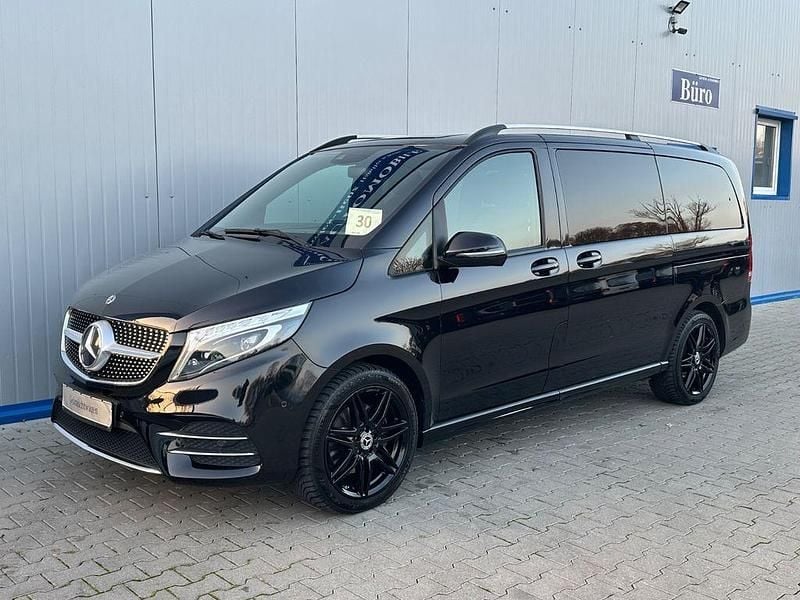 Schwarz Gebraucht 2020 Mercedes V250 AMG line Van / Kleinbus | 41.999 € (Teuer) - Bild 1/4