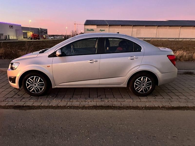 Gebraucht Chevrolet Aveo LT 86 PS (63 kW) 2012 Silber Limousine