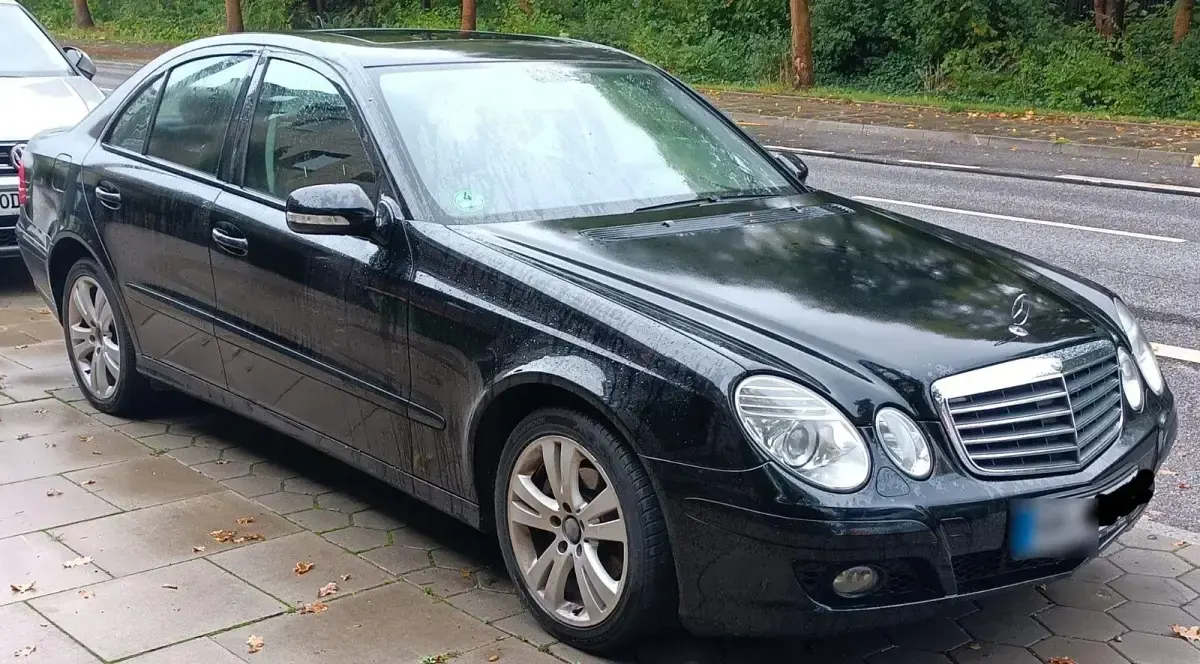 Second-hand Mercedes E220 170 CP (125 kW) 2006 Negru Berlinǎ