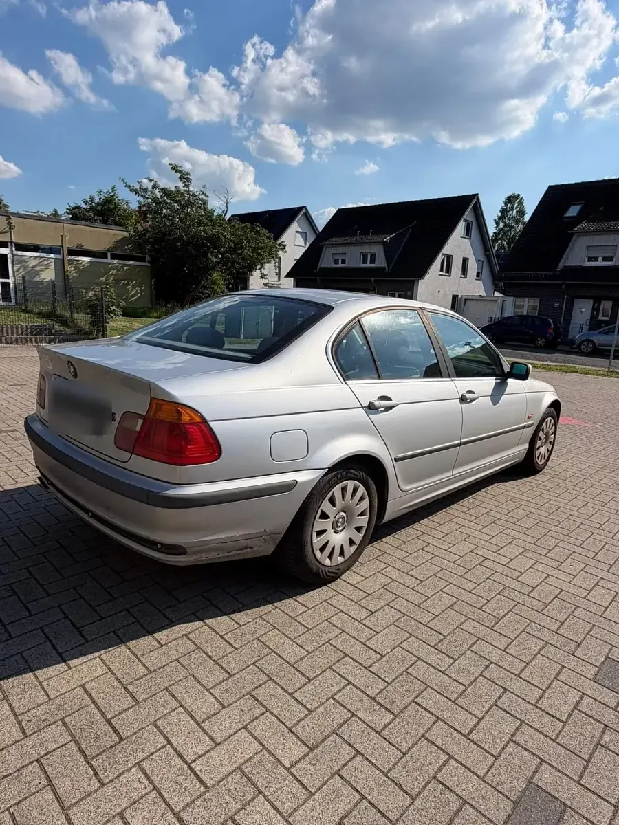 Gebraucht BMW 323 170 PS (125 kW) 1999 Silber Limousine