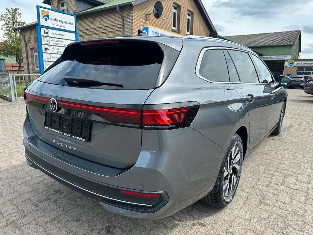 Neu VW Passat Business 150 PS (110 kW) 2026 Grau Kombi