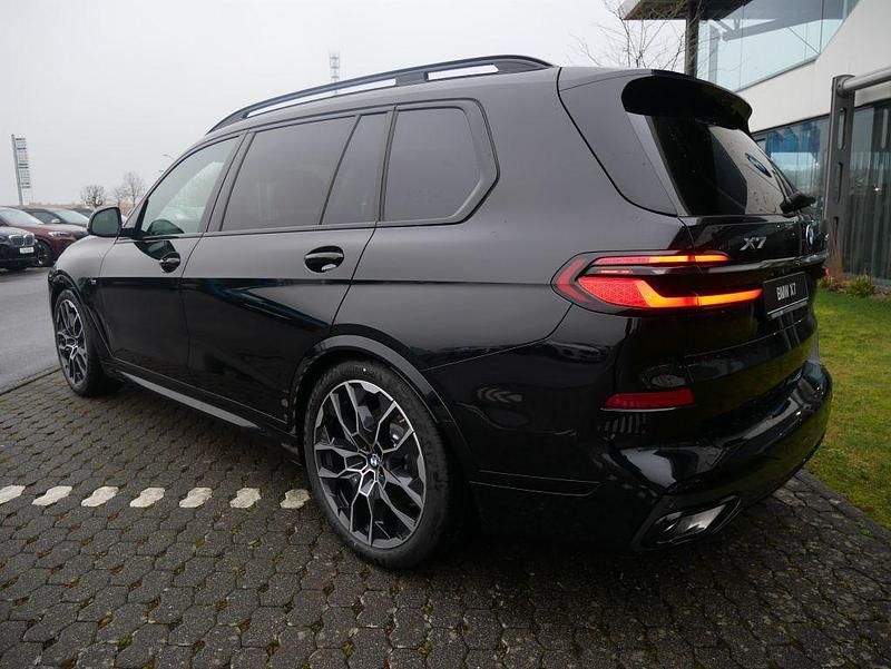 Neu BMW X7 M Sport 352 PS (258 kW) 2026 Schwarz SUV