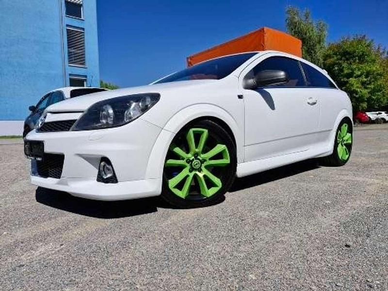 Gebraucht Opel Astra Edition 241 PS (177 kW) 2008 Weiß Limousine