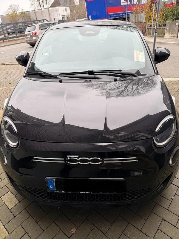 Schwarz Gebraucht 2022 Fiat 500e Icon Kleinwagen | 10.700 € (Superpreis) - Bild 1/4