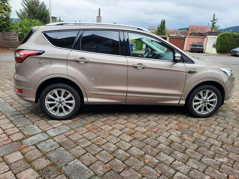 Beige Gebraucht 2019 Ford Kuga Vignale SUV | 22.200 € (Fairer Preis) - Bild 1/4