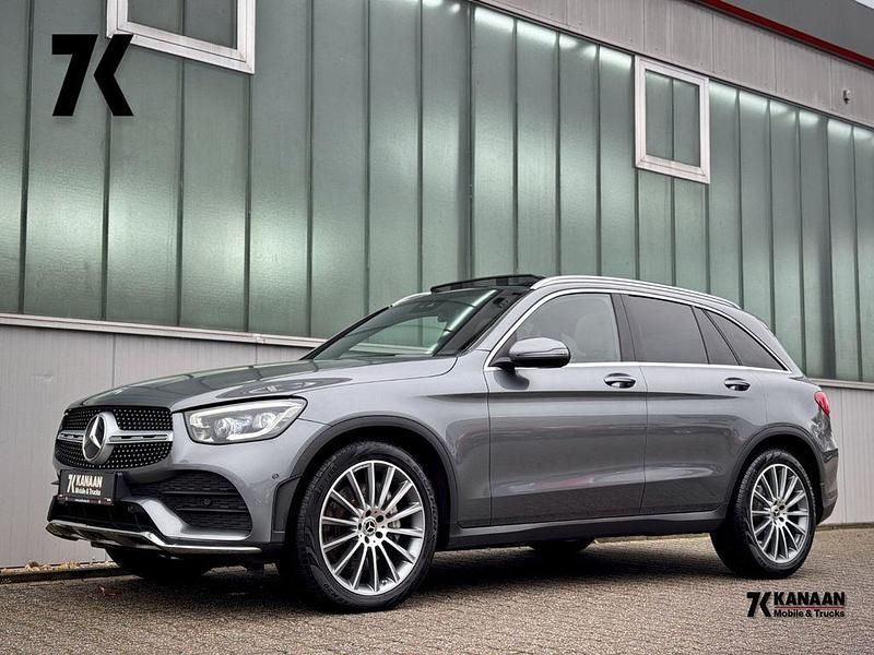 Grau Gebraucht 2020 Mercedes GLC220 AMG line SUV | 34.986 € (Teuer) - Bild 1/4