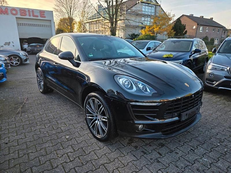Schwarz Gebraucht 2015 Porsche Macan Turbo SUV | 23.900 € - Bild 1/4