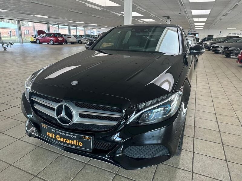 Schwarz Gebraucht 2016 Mercedes C350e Limousine | 21.890 € (Fairer Preis) - Bild 1/4