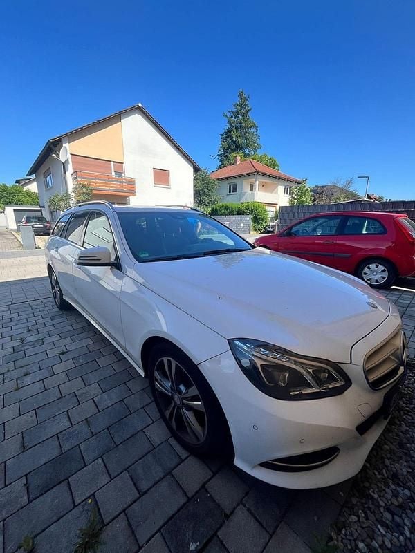 Weiß Gebraucht 2013 Mercedes E220 Kombi | 13.900 € (Etwas zu teuer) - Bild 1/4