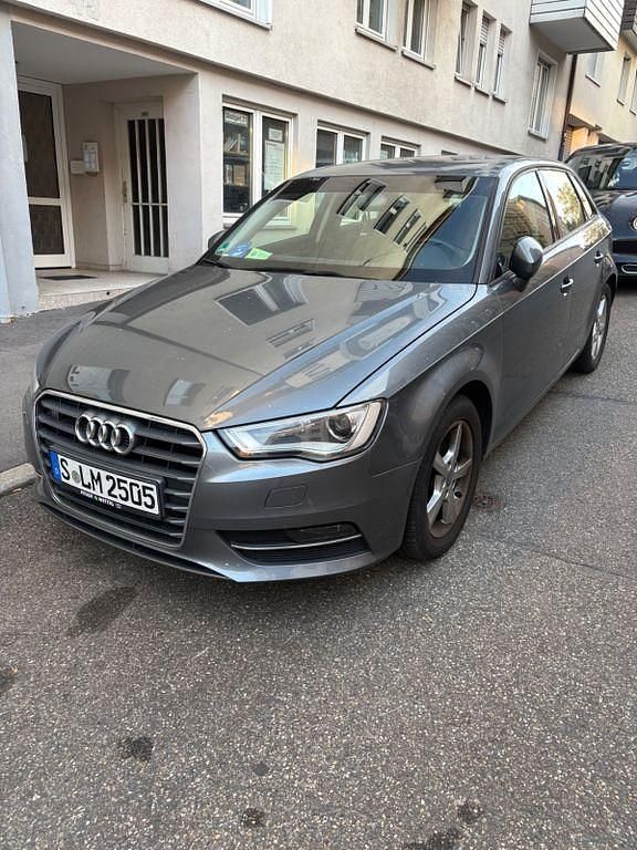 Gebraucht Audi A3 Ambiente 122 PS (89 kW) 2013 Grau Limousine