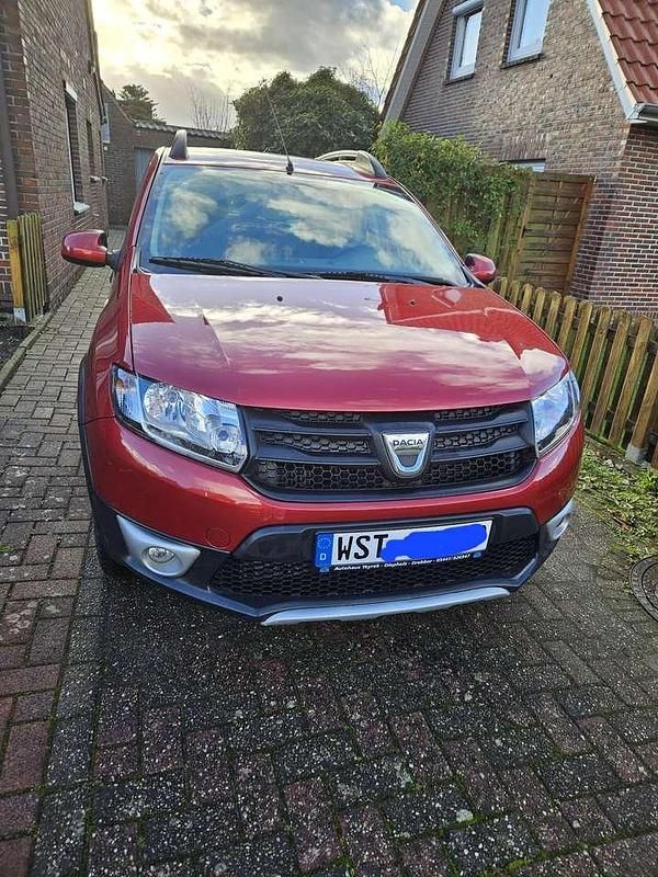 Rot Gebraucht 2013 Dacia Sandero Stepway Limousine | 5.799 € (Fairer Preis) - Bild 1/4