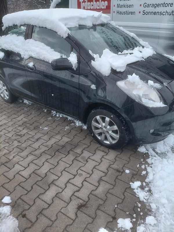 Gebraucht Toyota Yaris 70 PS (51 kW) 2009 Schwarz Kleinwagen