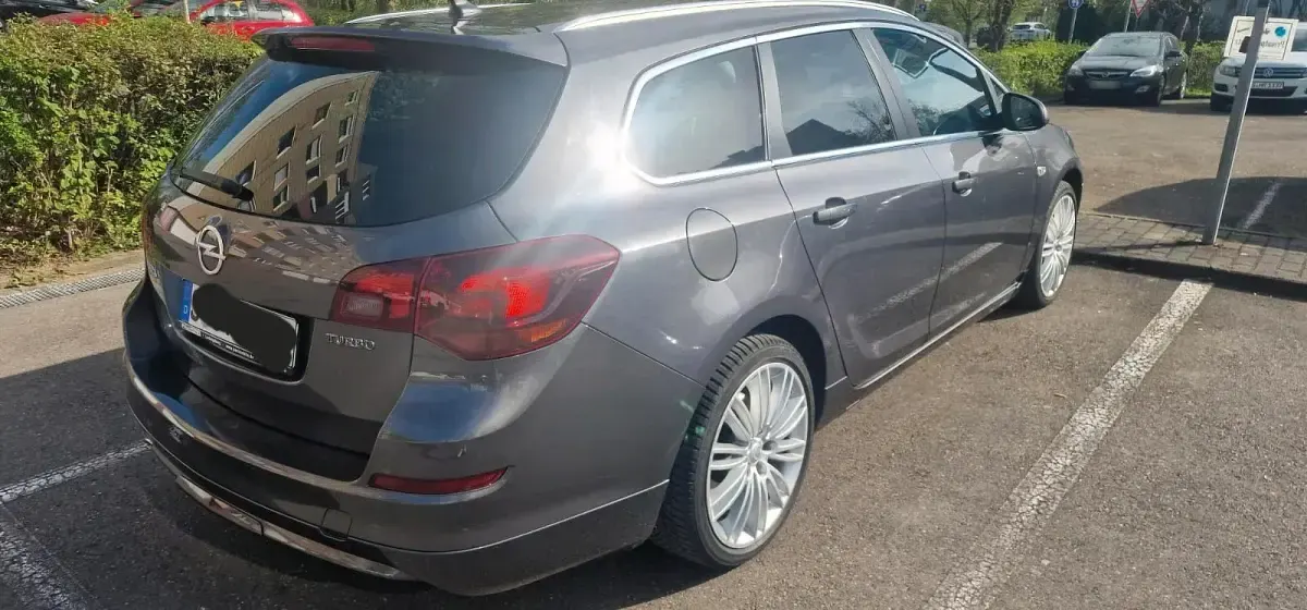 Gebraucht Opel Astra 180 PS (132 kW) 2011 Silber Kombi