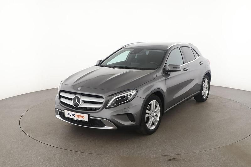 Grau Gebraucht 2017 Mercedes GLA180 Urban SUV | 19.340 € (Fairer Preis) - Bild 1/3