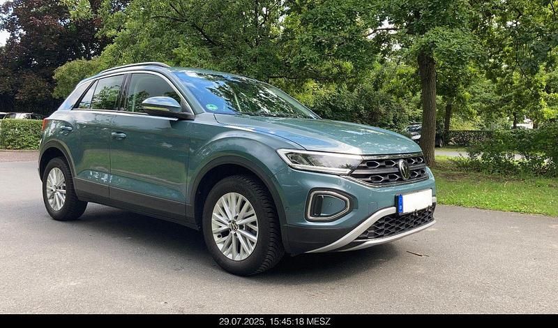Blau Gebraucht 2023 VW T-Roc Life SUV | 21.300 € (Superpreis) - Bild 1/4