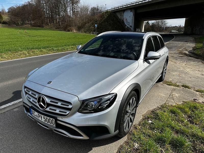 Silber Gebraucht 2019 Mercedes E400 Kombi | 27.000 € (Fairer Preis) - Bild 1/4
