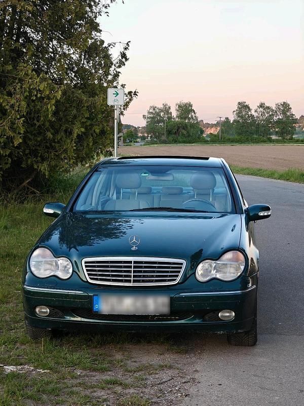 Grün Gebraucht 2001 Mercedes C320 Limousine | 2.200 € (Superpreis) - Bild 1/4
