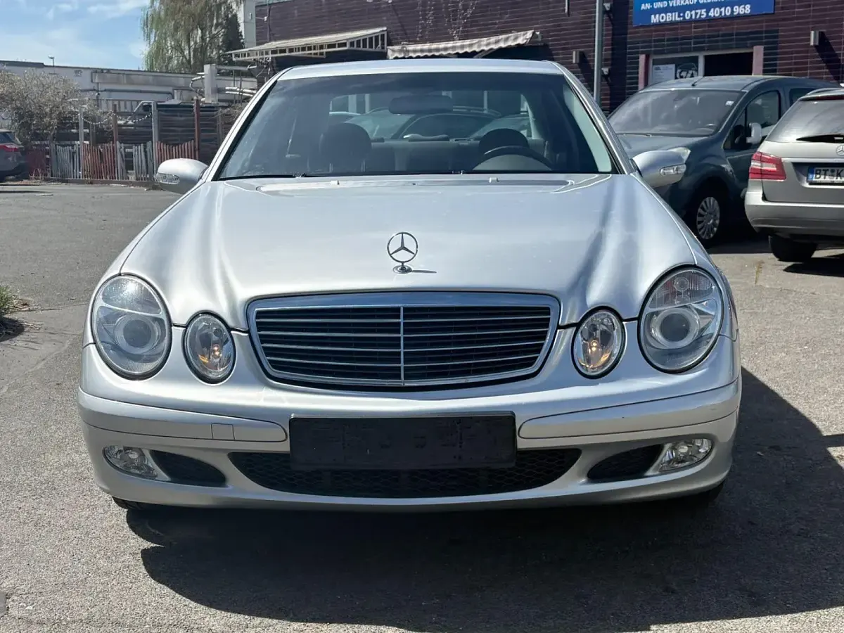 Gebraucht Mercedes E220 150 PS (110 kW) 2004 Silber Limousine