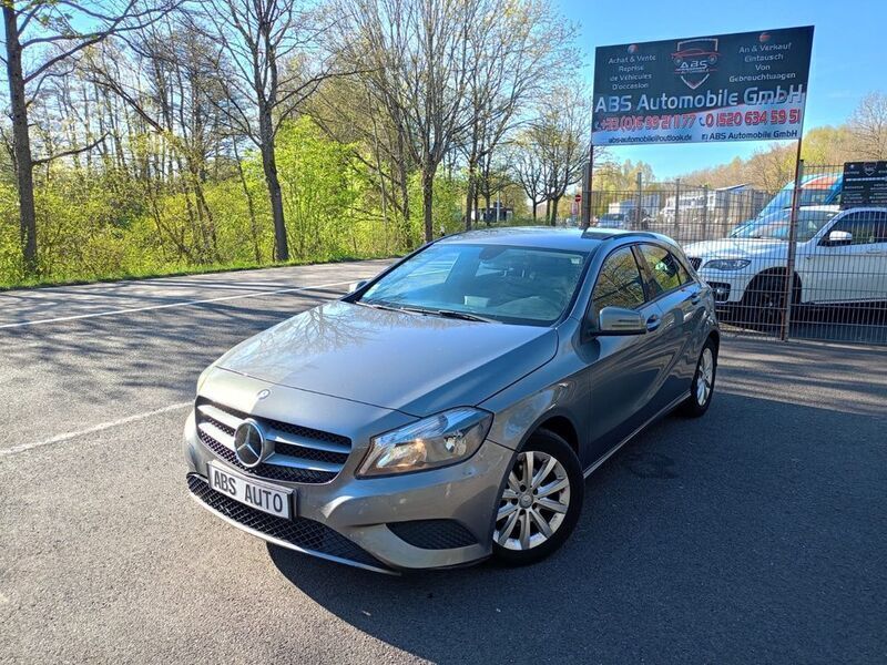 Grau Gebraucht 2014 Mercedes A180 Limousine | 7.990 € (Fairer Preis) - Bild 1/4