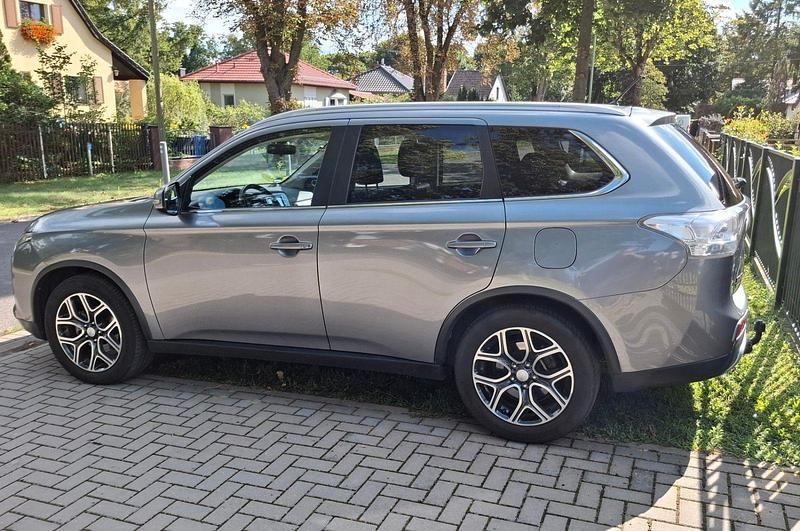 Gebraucht Mitsubishi Outlander 150 PS (110 kW) 2015 Grau SUV