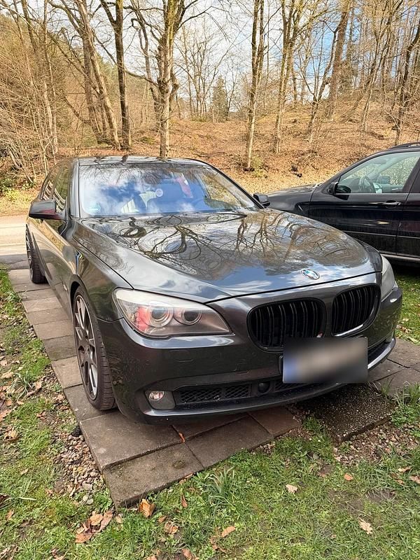 Gebraucht BMW 740 326 PS (239 kW) 2010 Grau Limousine