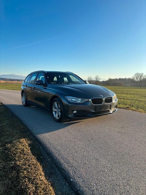 Gebraucht BMW 320 184 PS (135 kW) 2012 Grau Kombi