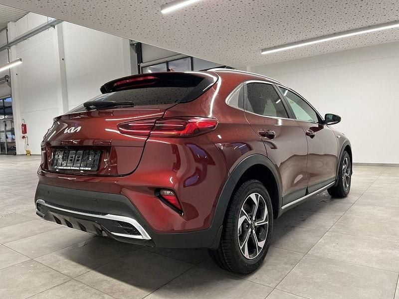 Neu Kia XCeed Vision 150 PS (110 kW) 2026 Magma rot SUV