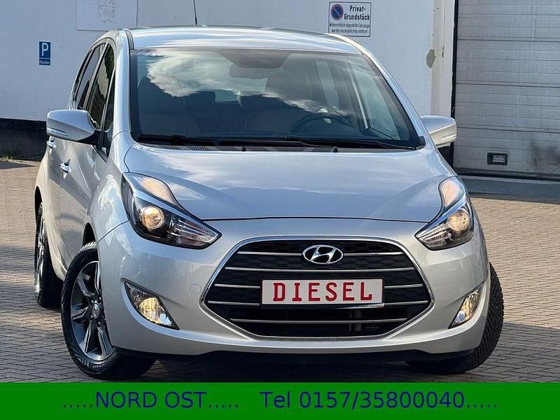 Silber Gebraucht 2016 Hyundai ix20 Style Van / Kleinbus | 10.200 € (Fairer Preis) - Bild 1/4