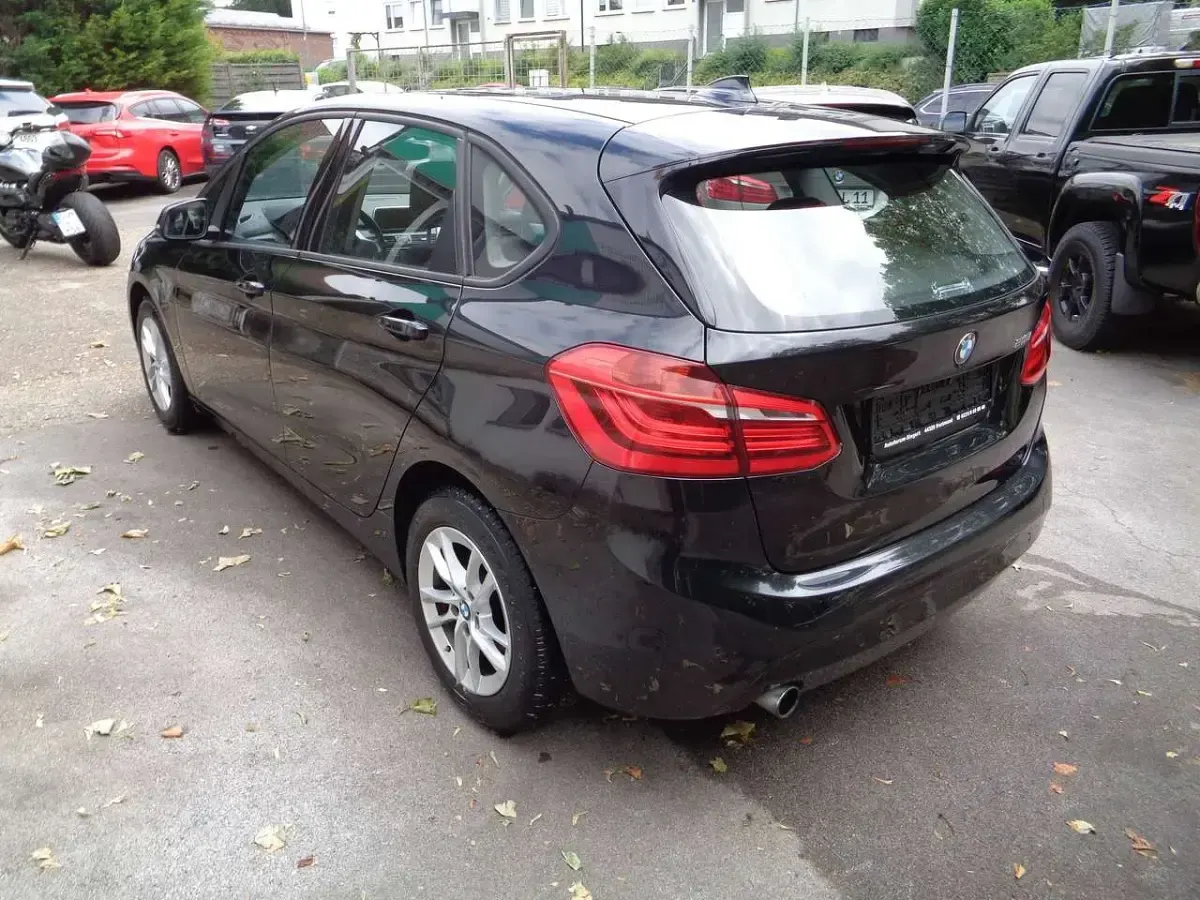 Gebraucht BMW 218 136 PS (100 kW) 2016 Black sapphire metallic Kombi
