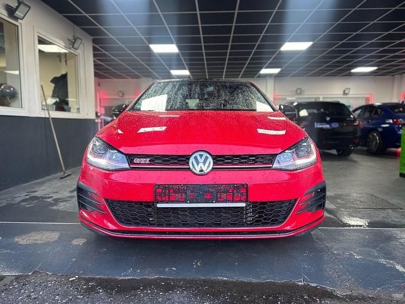 Second-hand VW Golf VII GTI 245 CP (180 kW) 2019 Roșu Berlinǎ