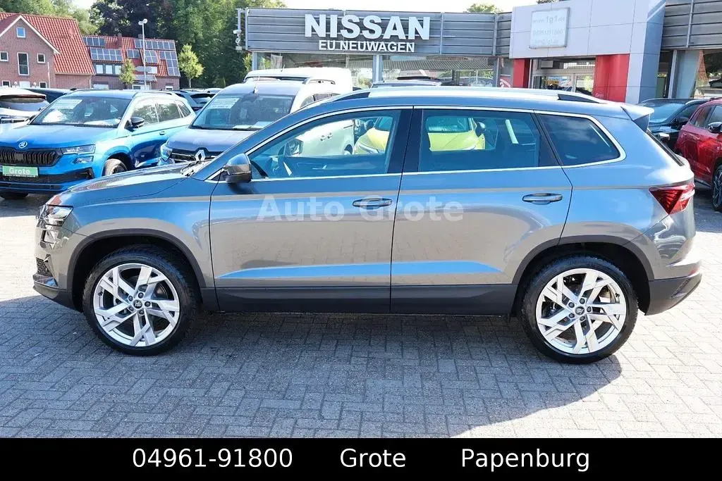 Neu Skoda Karoq Drive 150 PS (110 kW) 2025 Grau SUV