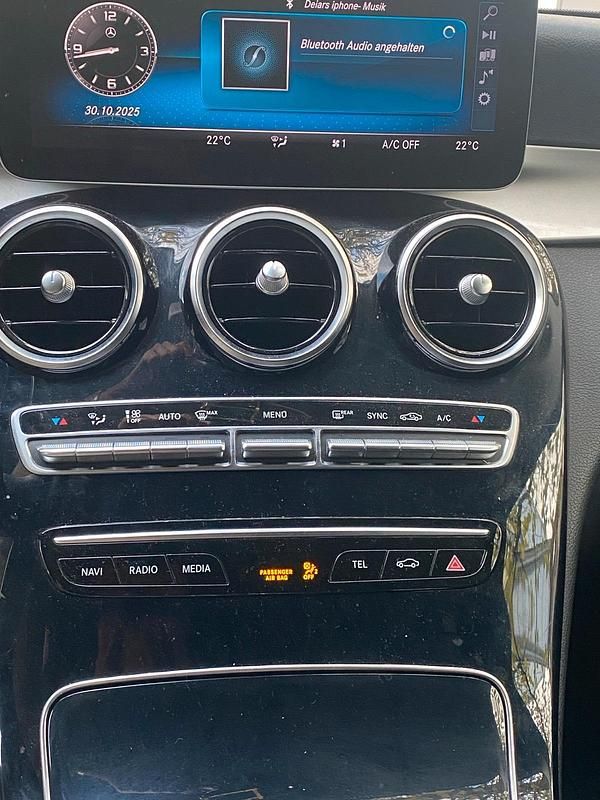 Schwarz Gebraucht 2019 Mercedes C200 Kombi | 17.450 € (Etwas zu teuer) - Bild 1/4