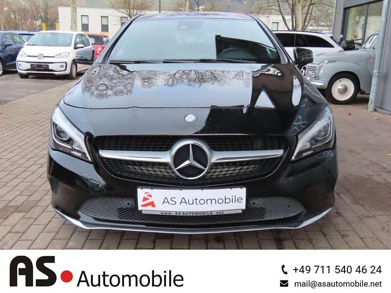 Gebraucht Mercedes CLA180 122 PS (89 kW) 2017 Kosmosschwarz Limousine