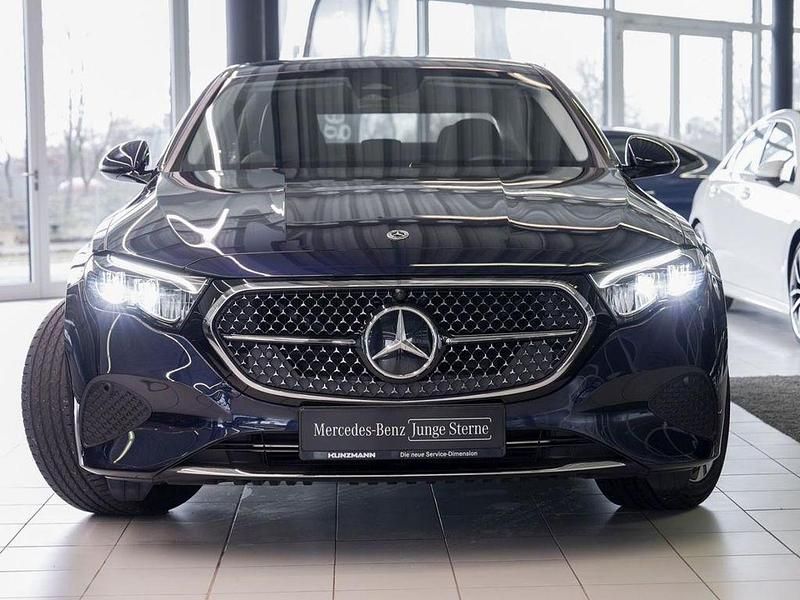 Gebraucht Mercedes E300 Avantgarde 313 PS (230 kW) 2024 Nautikblau metallic Limousine