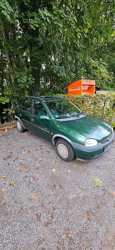 Grün Gebraucht 1999 Opel Corsa Kleinwagen | 400 € (Superpreis) - Bild 1/4