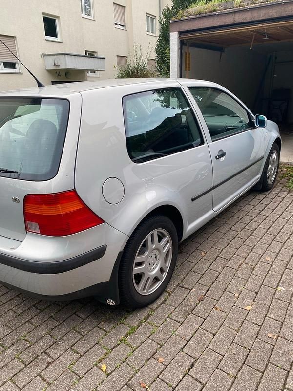 Silber Gebraucht 2000 VW Golf IV Kleinwagen | 2.950 € (Fairer Preis) - Bild 1/4