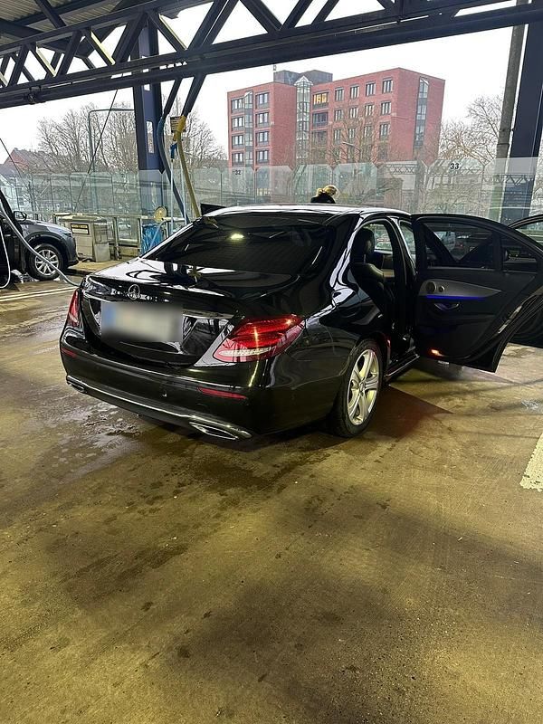 Gebraucht Mercedes E350 258 PS (189 kW) 2016 Schwarz Limousine