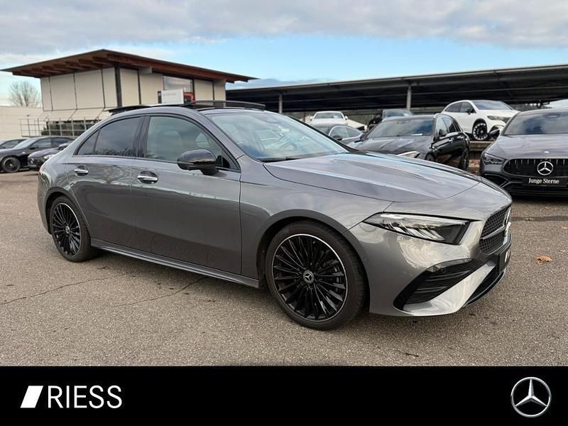 Metalliclack mountaingrau Gebraucht 2024 Mercedes A220 AMG Limousine | 37.840 € (Etwas zu teuer) - Bild 1/4