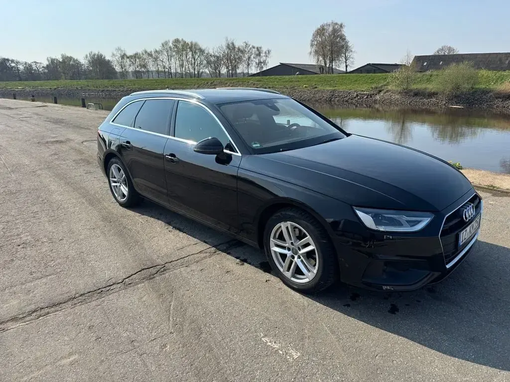 Gebraucht Audi A4 Advanced 163 PS (119 kW) 2020 Schwarz Kombi