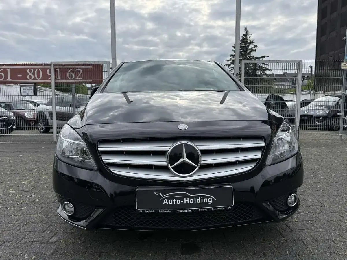 Gebraucht Mercedes B200 156 PS (114 kW) 2014 Schwarz Van / Kleinbus