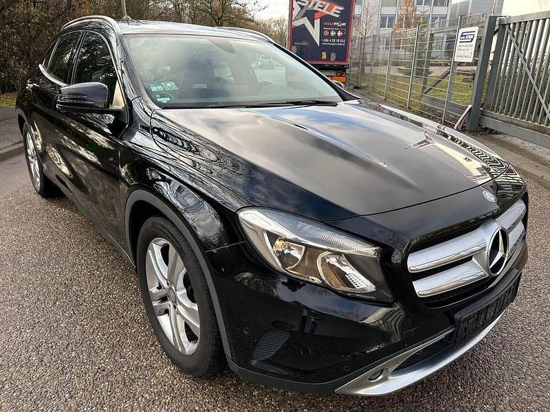 Gebraucht Mercedes GLA220 177 PS (130 kW) 2016 Schwarz SUV