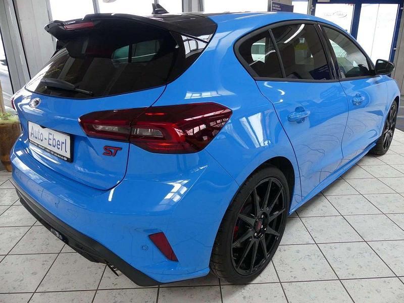 Neu Ford Focus Performance Edition 280 PS (205 kW) 2025 Blau Limousine