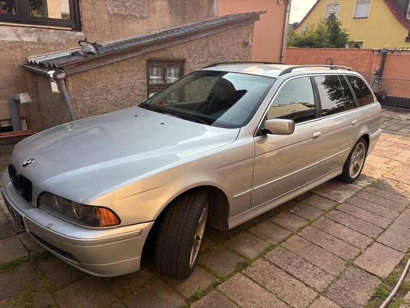 Silber Gebraucht 2001 BMW 520 Kombi | 2.800 € (Etwas zu teuer) - Bild 1/4