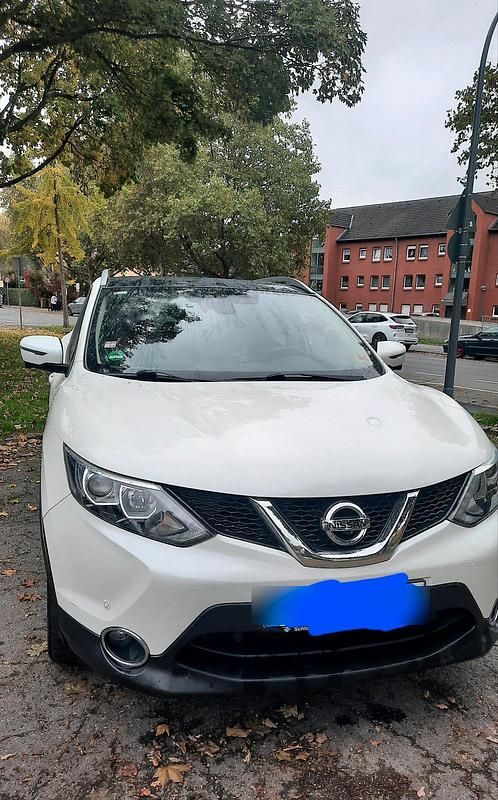 Weiß Gebraucht 2015 Nissan Qashqai 360º SUV | 11.000 € (Etwas zu teuer) - Bild 1/4