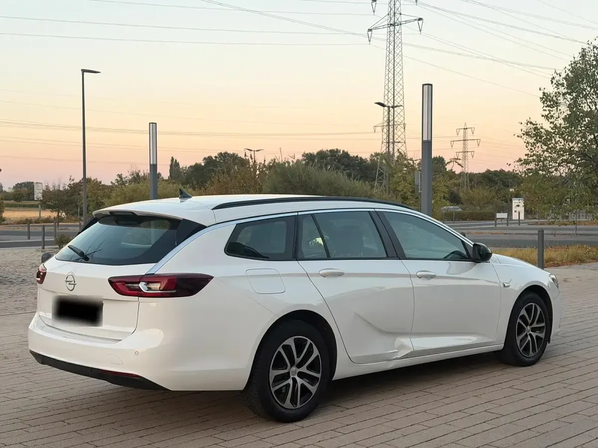 Gebraucht Opel Insignia Edition 122 PS (89 kW) 2022 Weiß Kombi